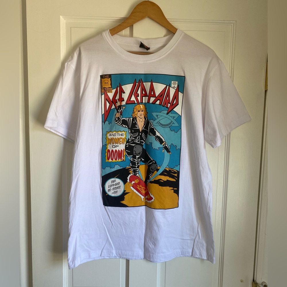Def Leppard t-shirt And the Women of Doom Men’s size L